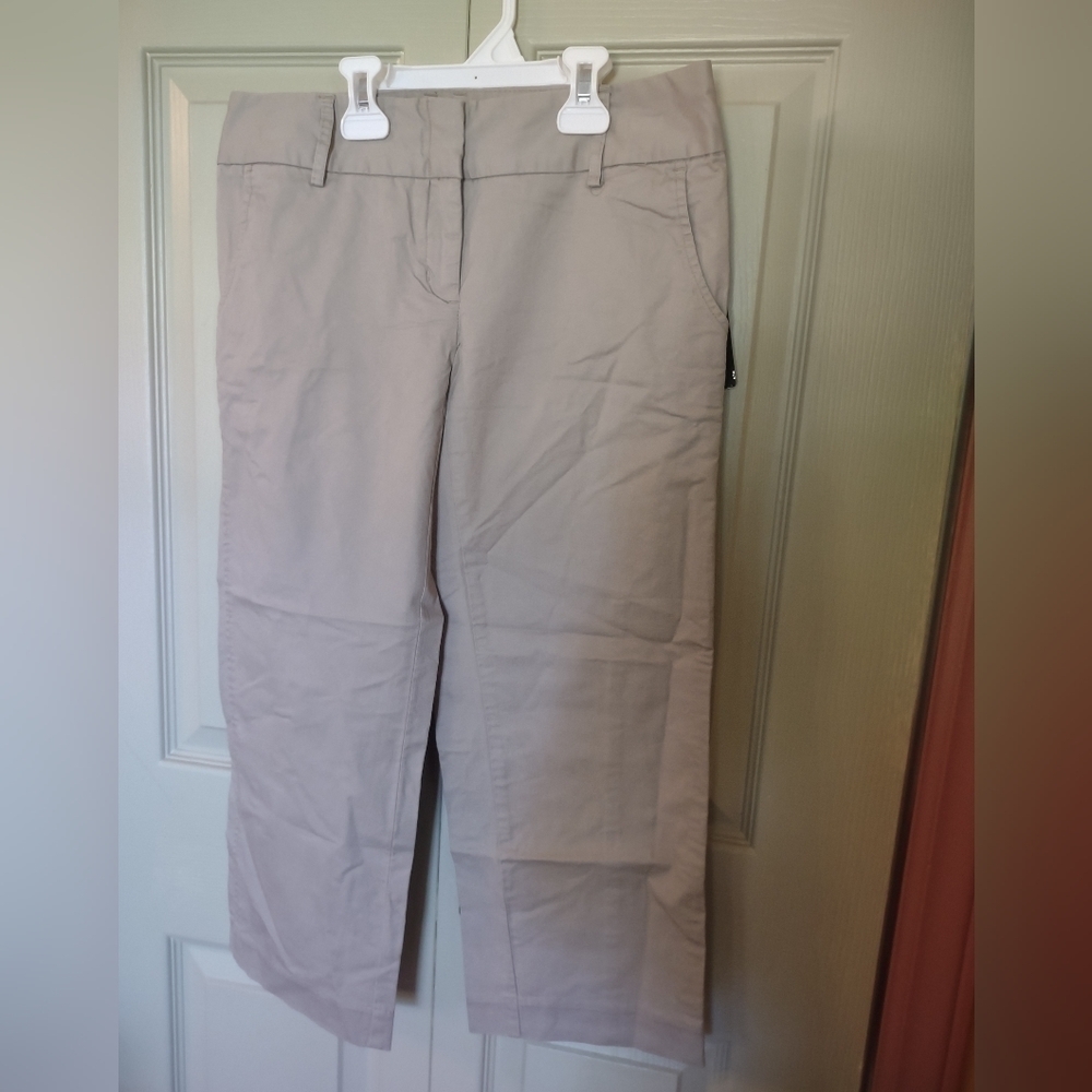 NWT DAISY FUENTES SIZE 2 CAPRI PANTS $40